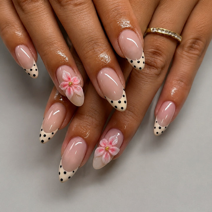 Artificial nail set with creative flowers and dots Stornfield