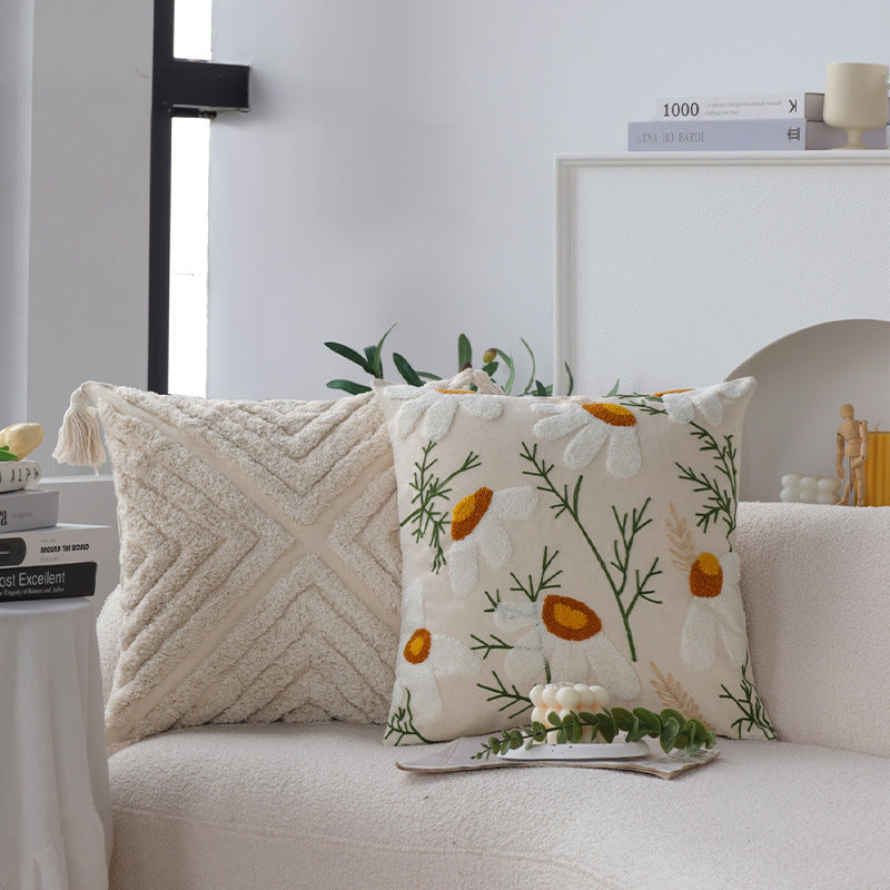 Decorative pillow with zigzag pattern