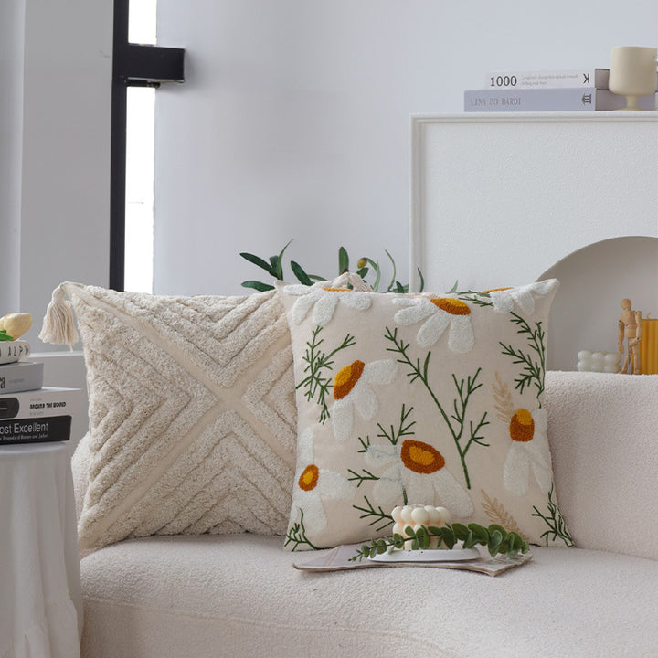 Decorative pillow with zigzag pattern