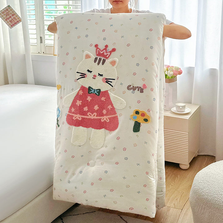 Children's quilt with appliquéd cat embroidery and hypoallergenic filling