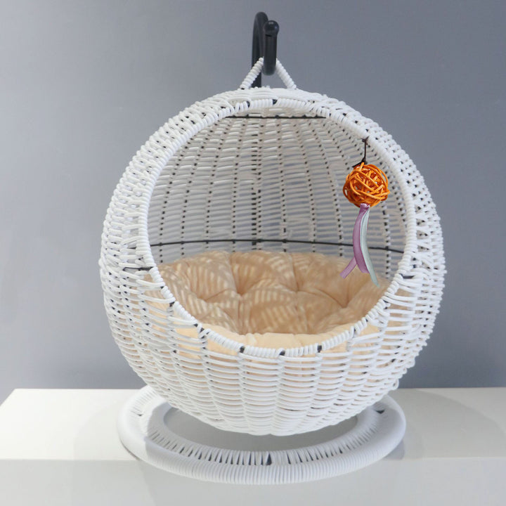 Hanging chair made of natural material Stornfield