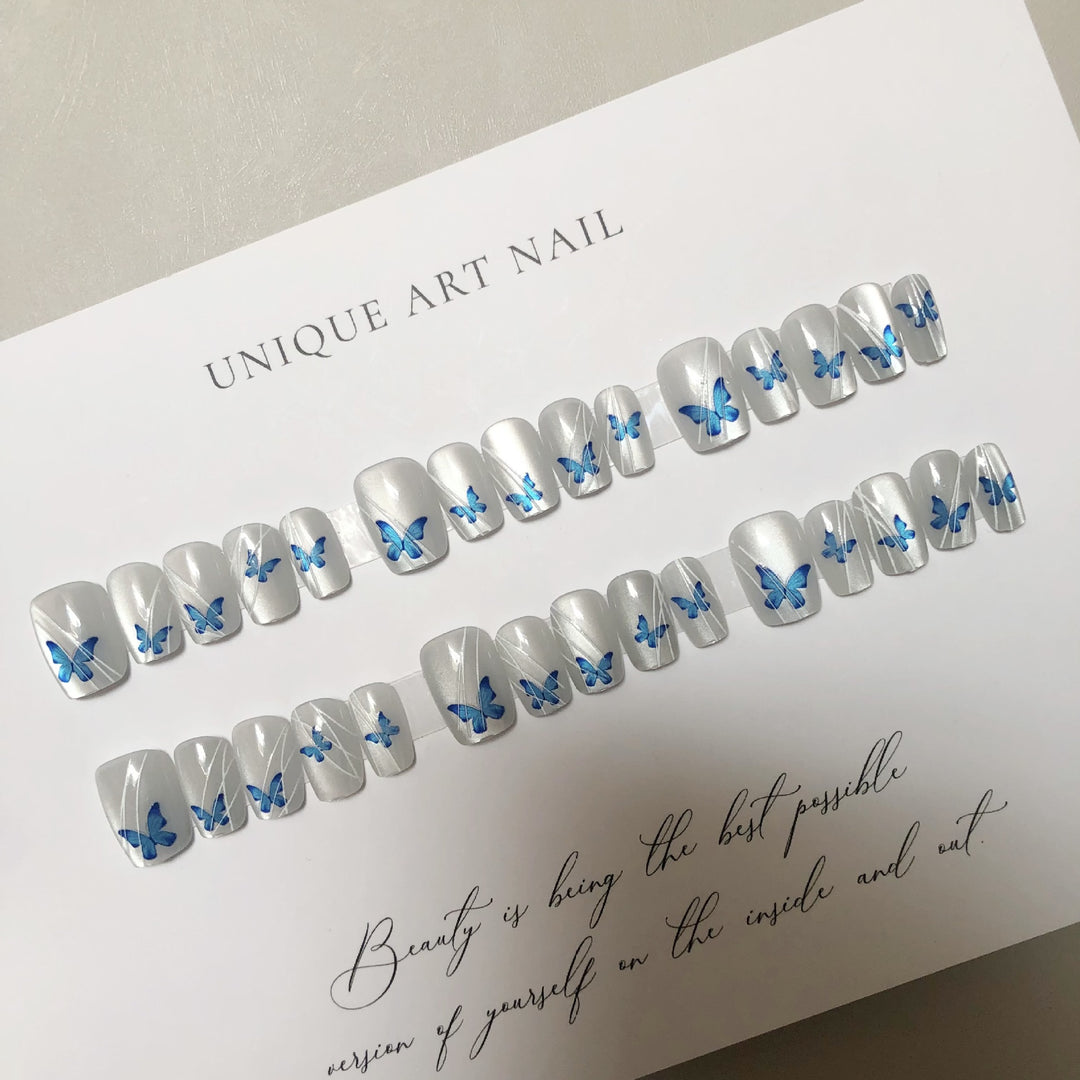 Elegant Press-On Nail Art Set with Floral Design