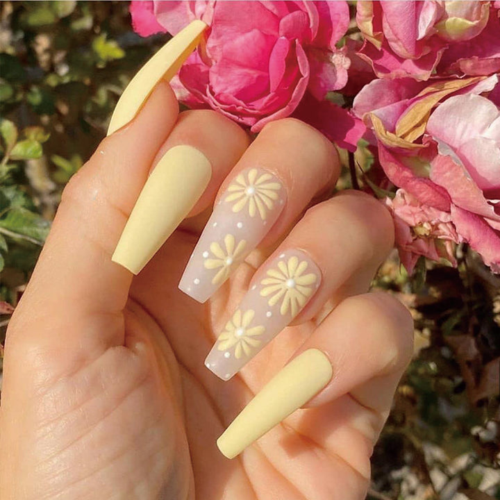 Elegant and artistic artificial nails Stornfield