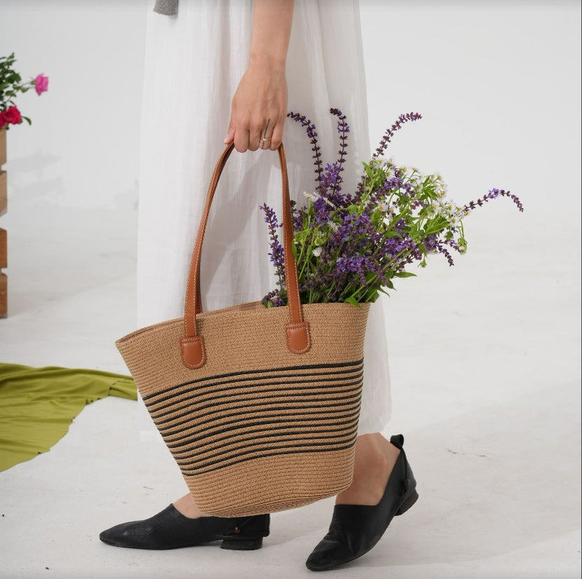 Elegant Bast bag with structured leather handles Stornfield