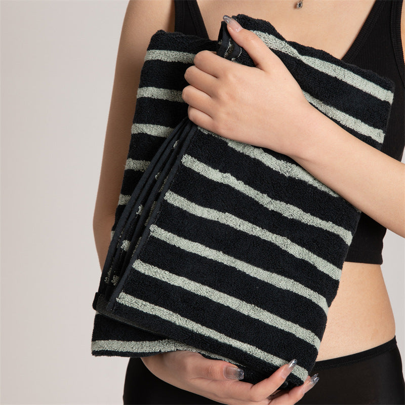 Large cotton terry towel with striped pattern and high absorbency