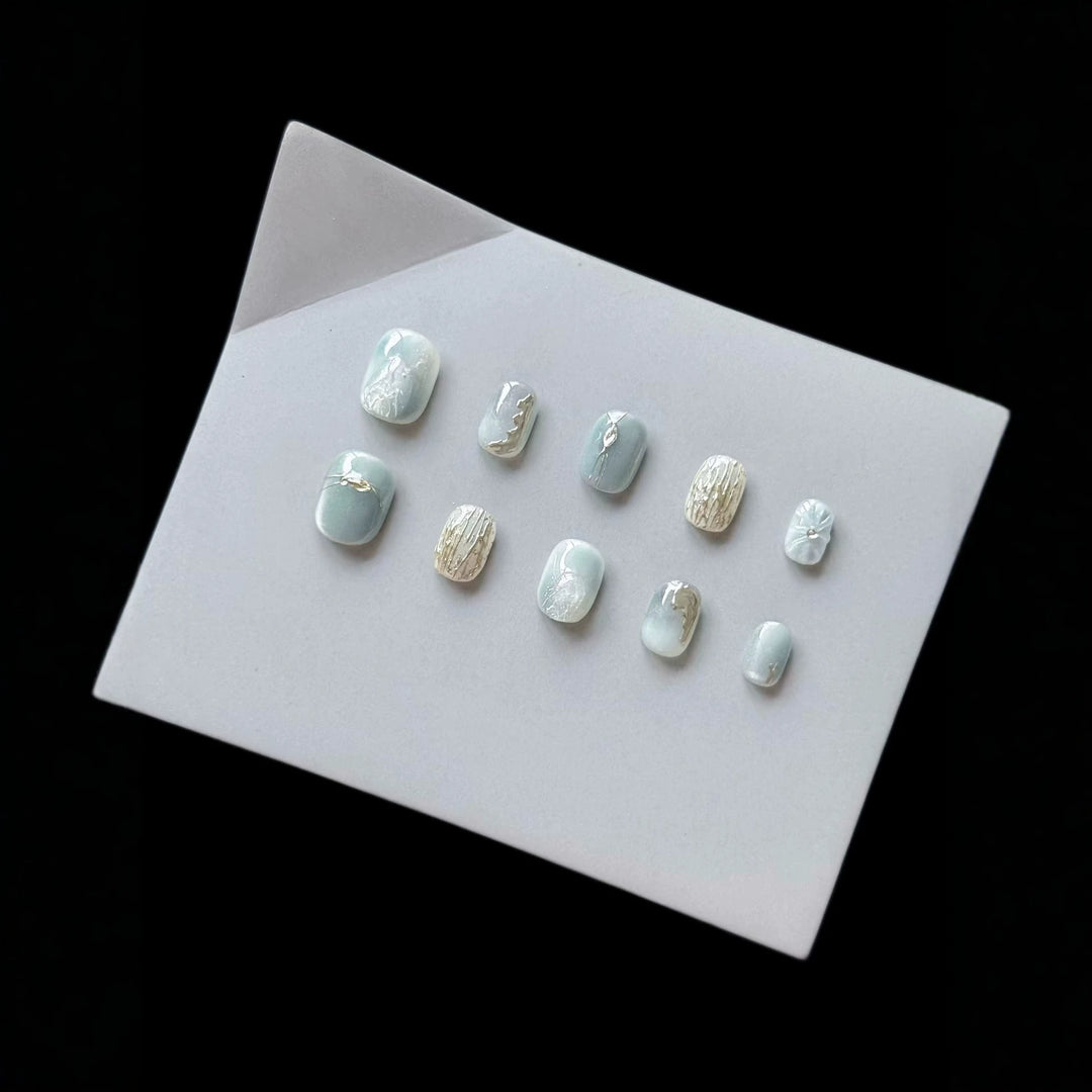 Artistic Press-On Nail Art Set with Elegant Marble Design