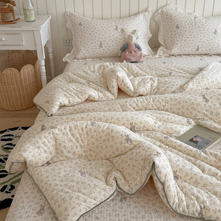 Quilted Cotton-Blend Light Comforter with Botanical Micro-Print and Contrast Piped Edge