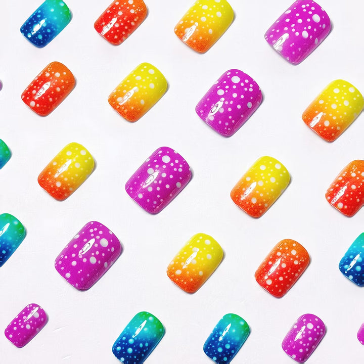 Artificial nails in spectacular ombre design Stornfield