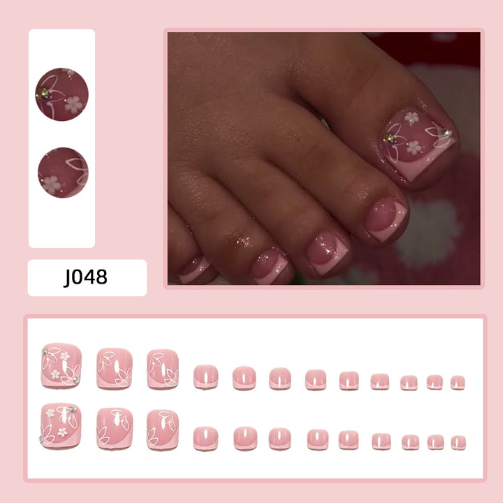 Nail art with floral decorations Stornfield