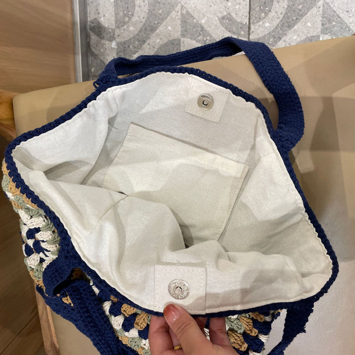 Hand-knotted shoulder bag with vintage pattern Stornfield