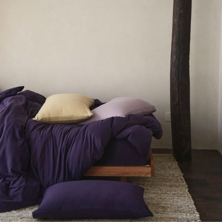 Satin bedding set in luxurious silk look