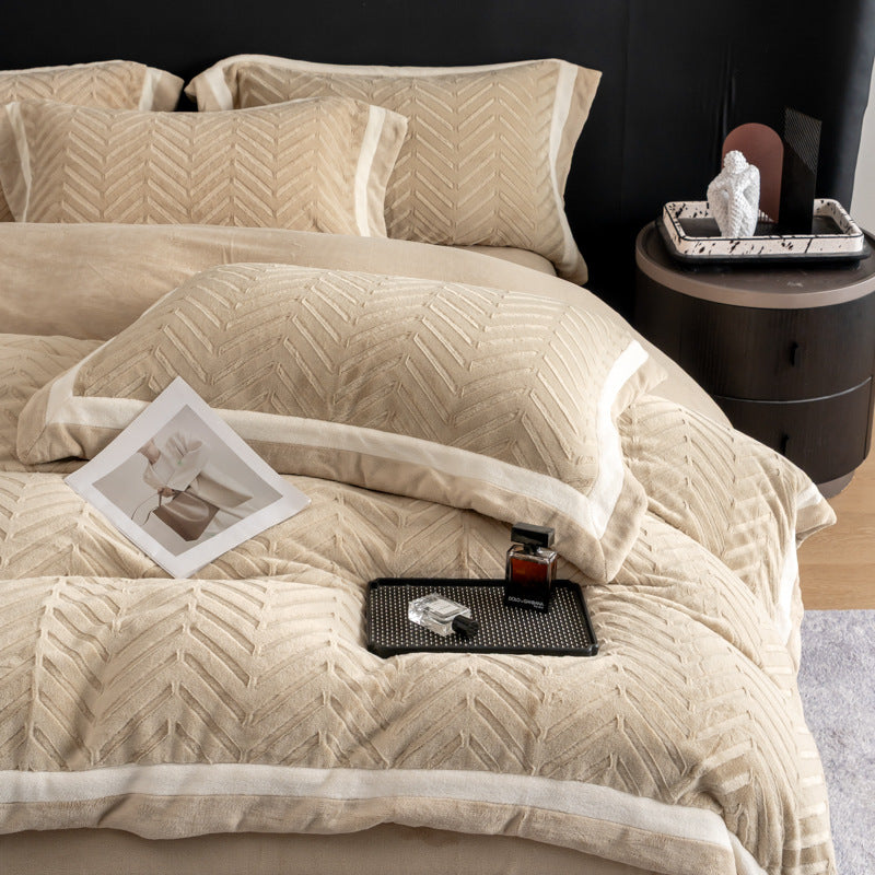 Padded velvet-look bedding set with chevron relief and piping edge