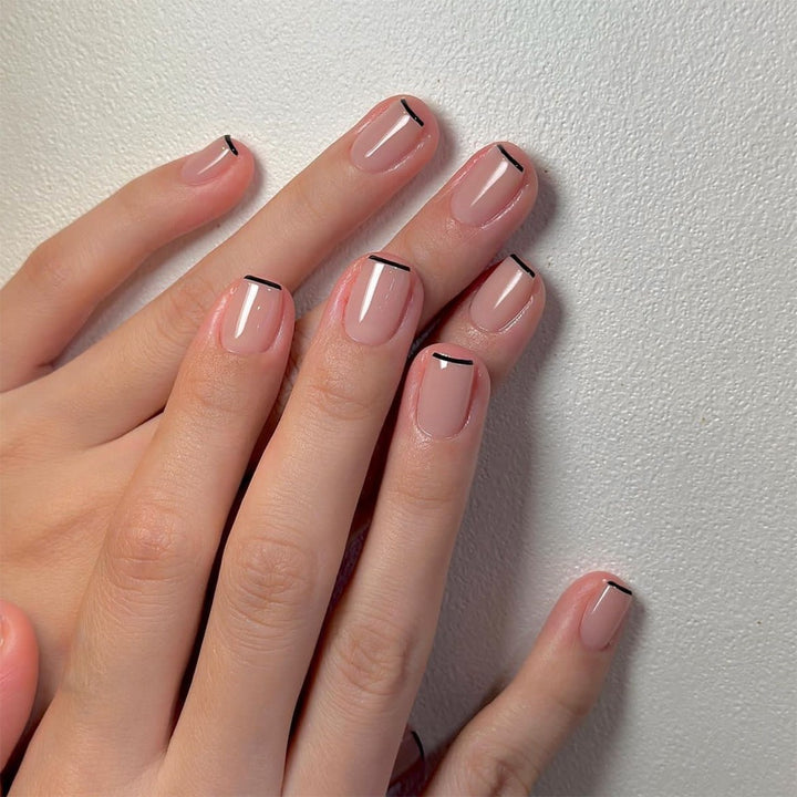 Artificial nail set with luxurious high gloss and elegant shape Stornfield