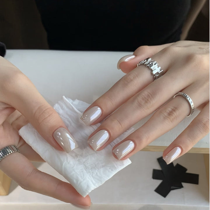 Artificial nail with luxurious pearlescent shine Stornfield