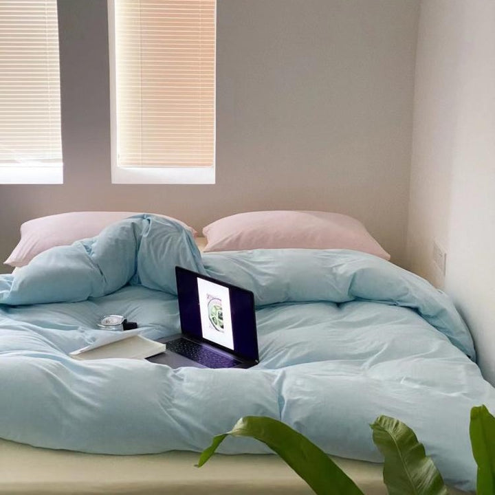 Soft cotton percale bedding set with voluminous quilting and hotel closure