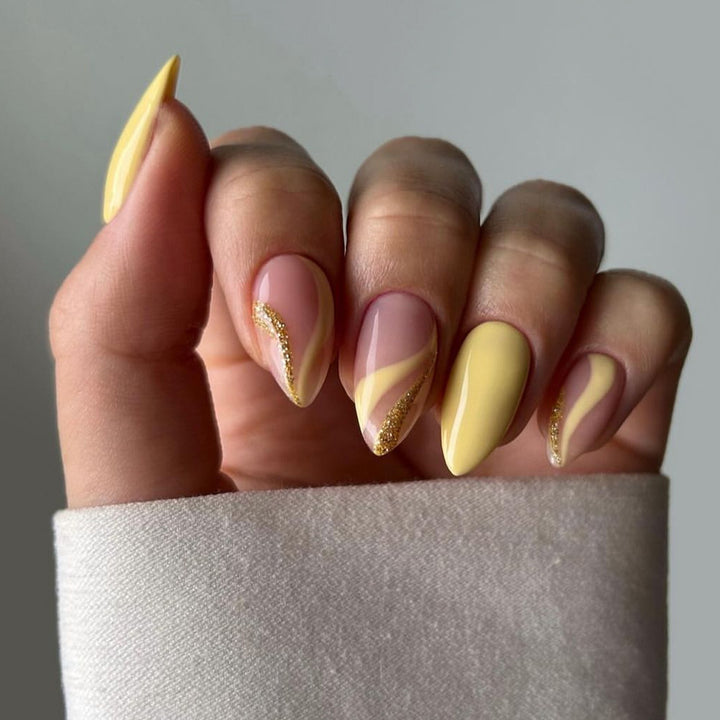 Artificial Press-On Nails with glamorous designs Stornfield