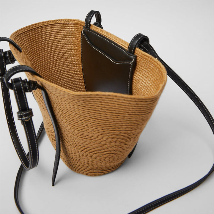 Generous basket bag with elegant leather accents Stornfield