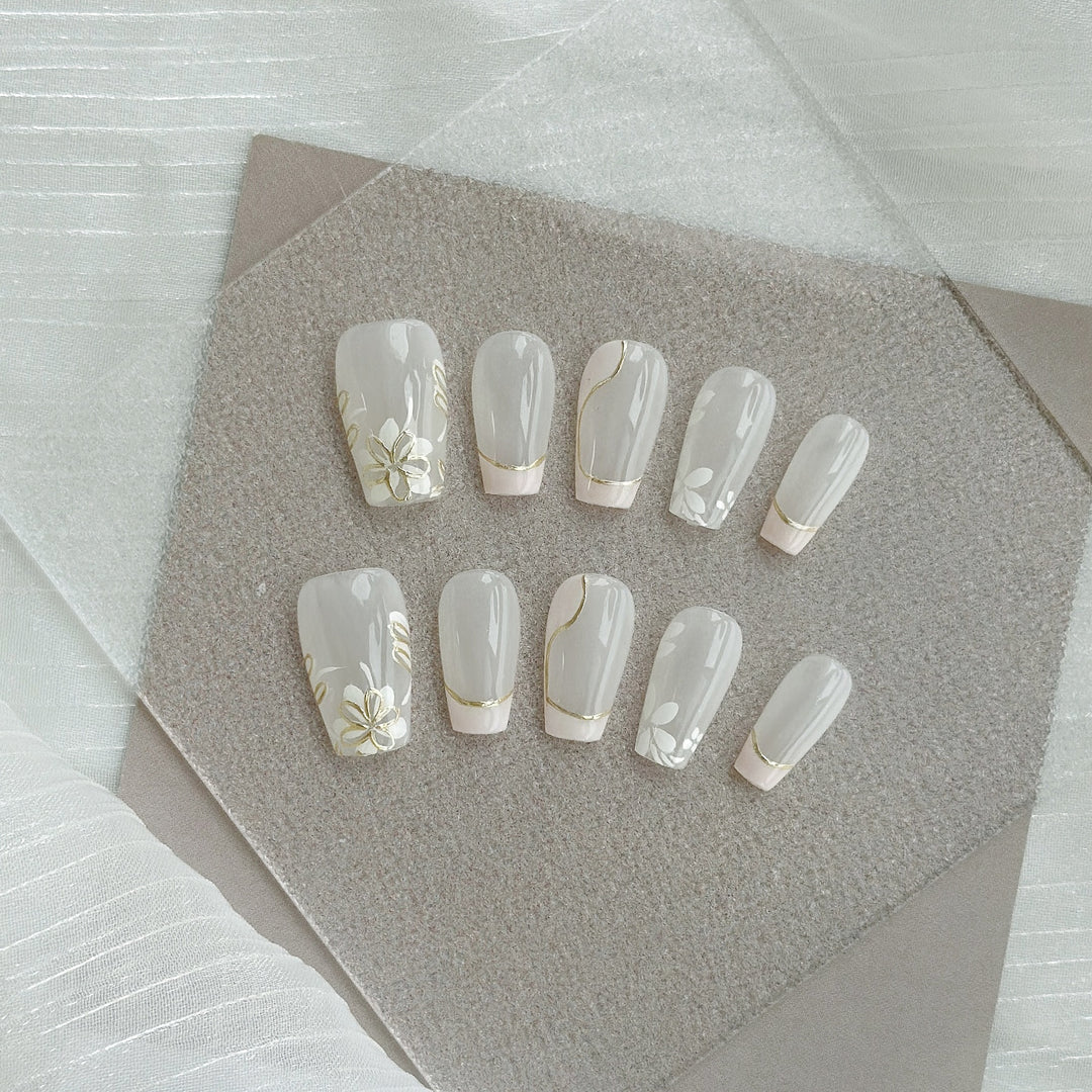 Elegant Press-On Nail Art Set with Floral Designs