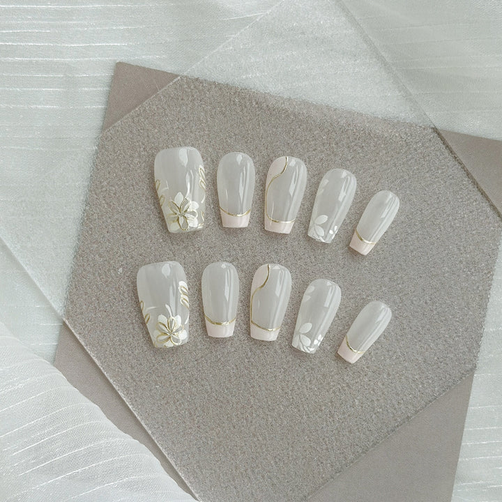 Elegant Press-On Nail Art Set with Floral Designs
