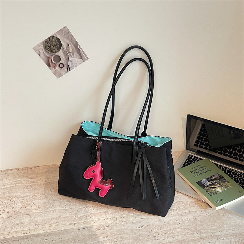 Elegant Tote Bag with Zipper and Practical Interior Pockets Stornfield