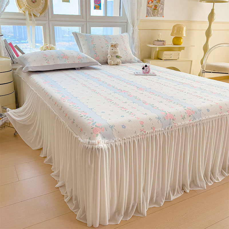 Women's elegant and decorative bedding throw set with cheerful floral pattern Stornfield