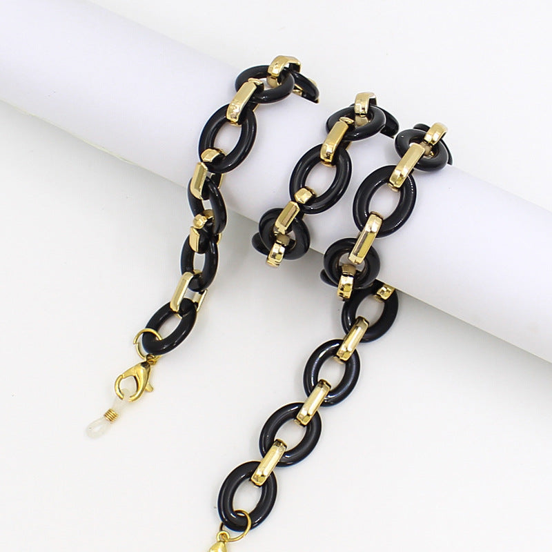 Elegant Chain Eyewear Holder Stornfield