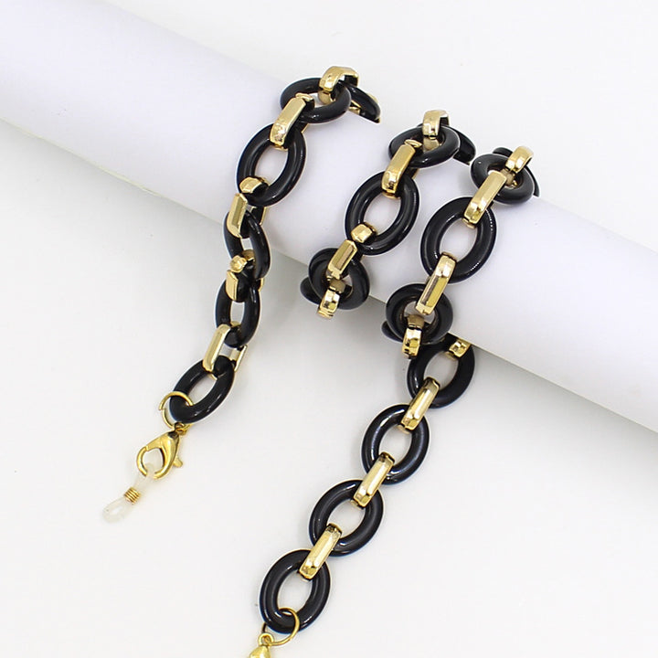 Elegant Chain Eyewear Holder Stornfield