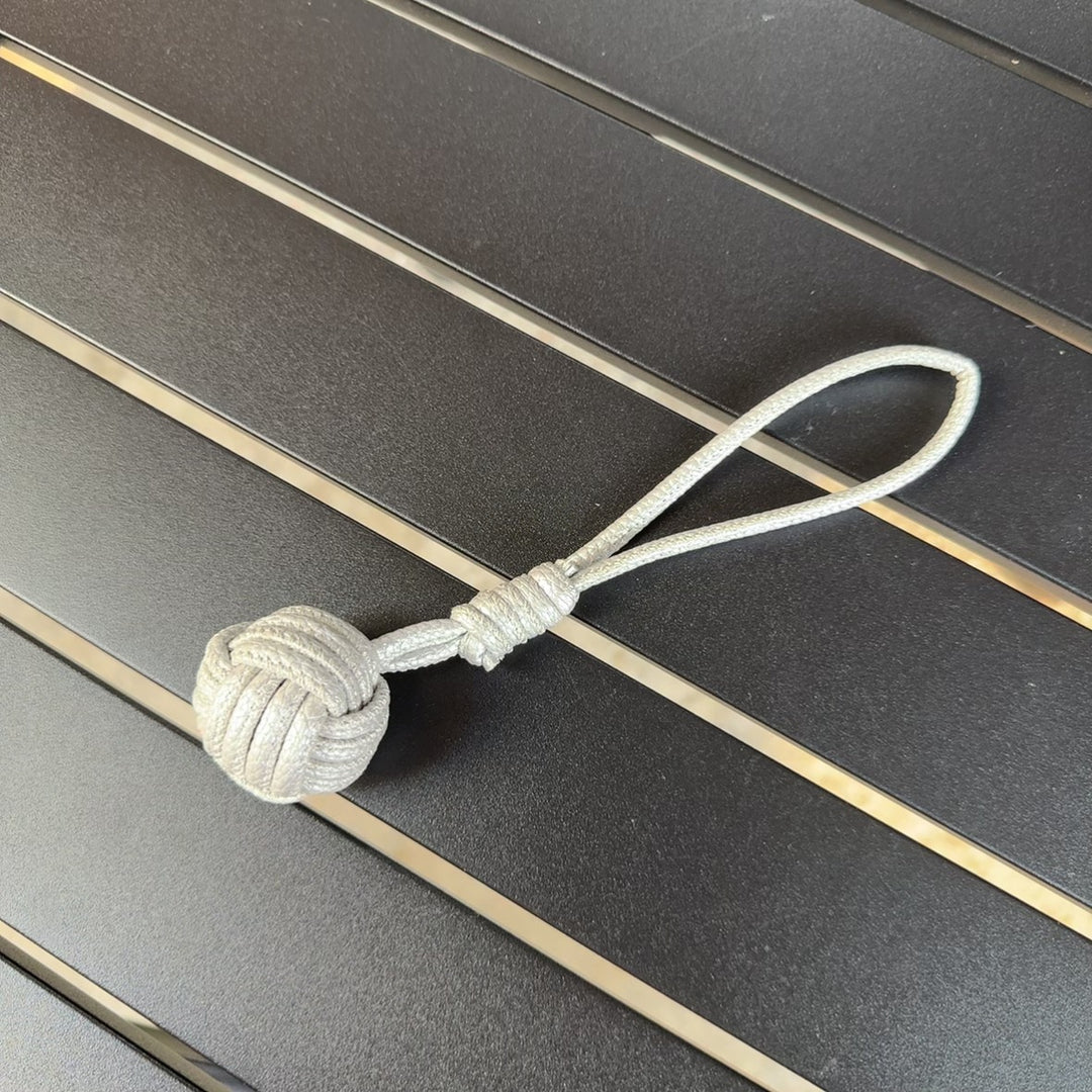 Multifunctional Knot Keychain Accessory Stornfield