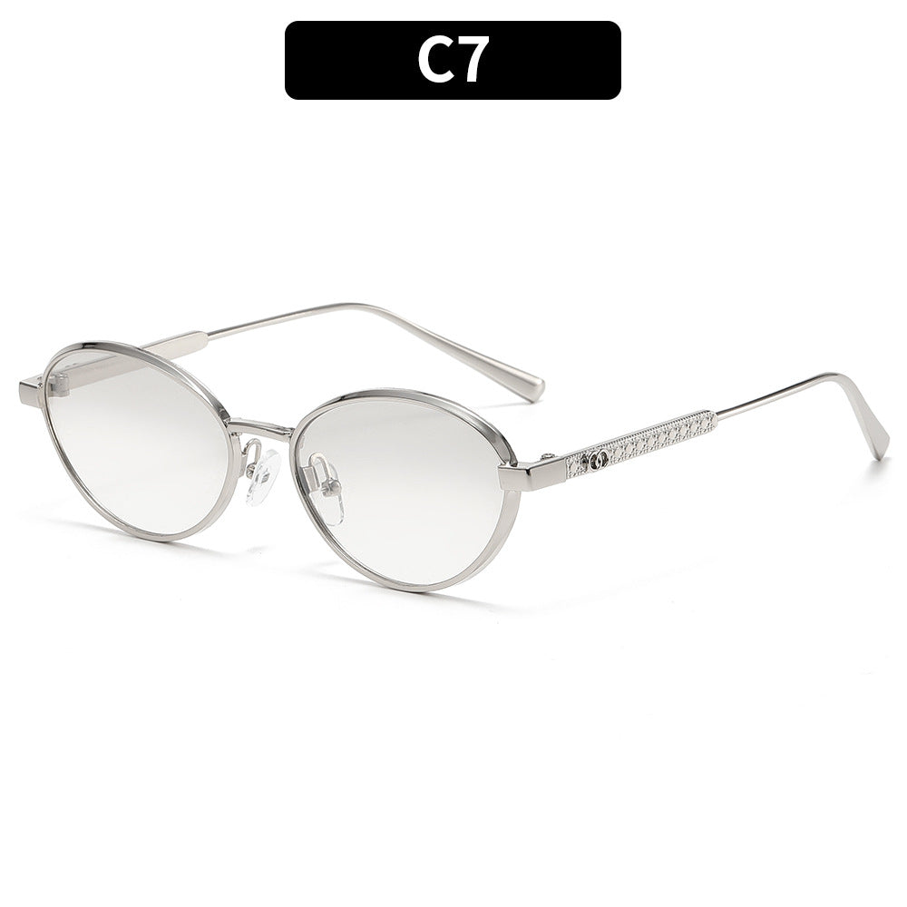 Fashionable Oval Frame Sunglasses with Gradient Lenses