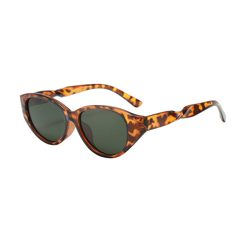 Women Vintage-inspired Sunglasses with Textured Frame Stornfield