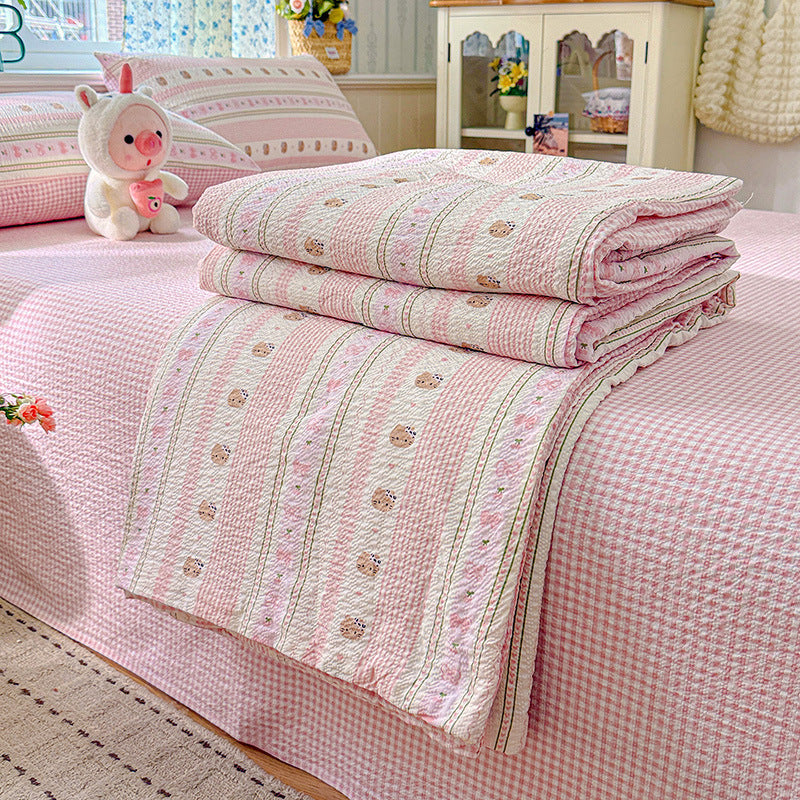 Charming Vintage Style Quilt Set