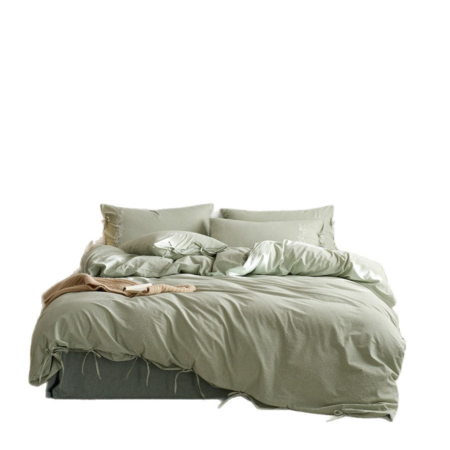 Cotton muslin bedding set with ties, soft muslin structure and breathable linen look