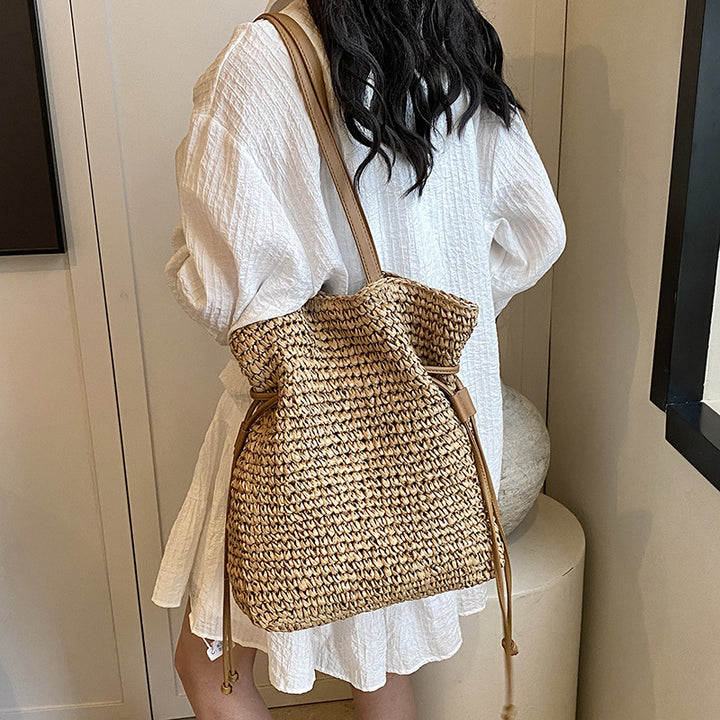 Casual straw bag with modern drawstring Stornfield