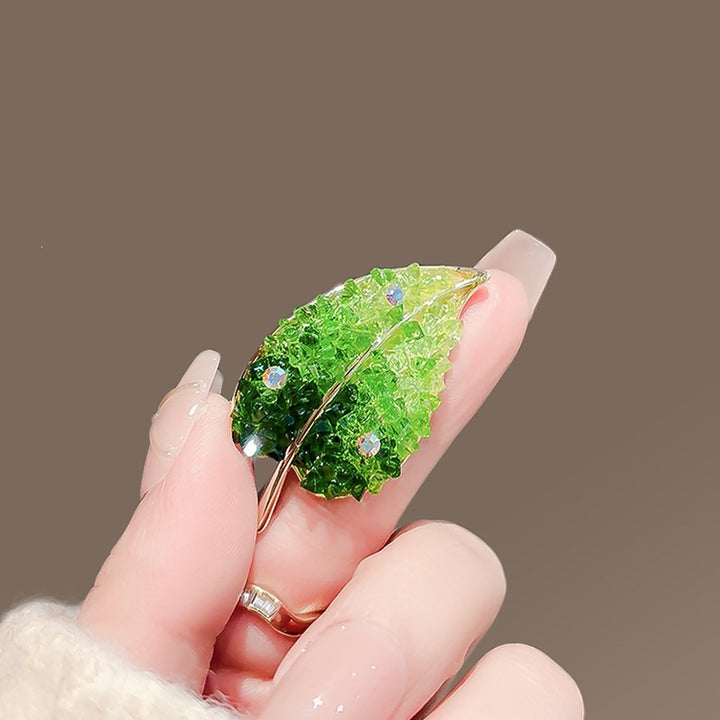 Elegant Leaf Brooch Stornfield