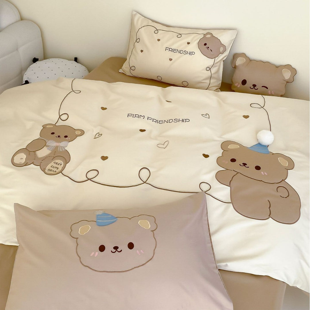 Cute cotton satin bedding set with teddy bear applique and decorative pillow