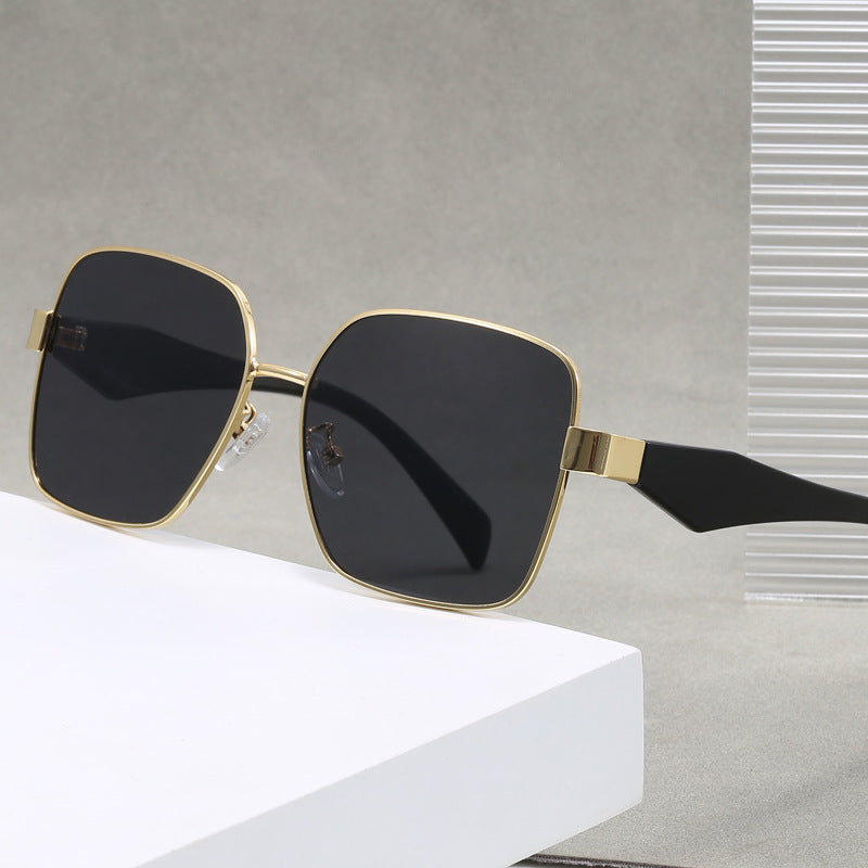 Women stylish square sunglasses with curved frame Stornfield