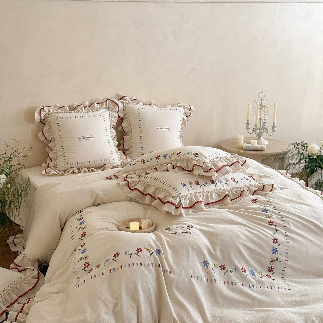Boho-inspired bedding set made of organic cotton with ruffle and floral embroidery