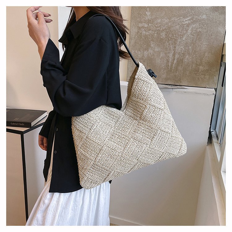 Creative and Sustainable Straw Bag Stornfield