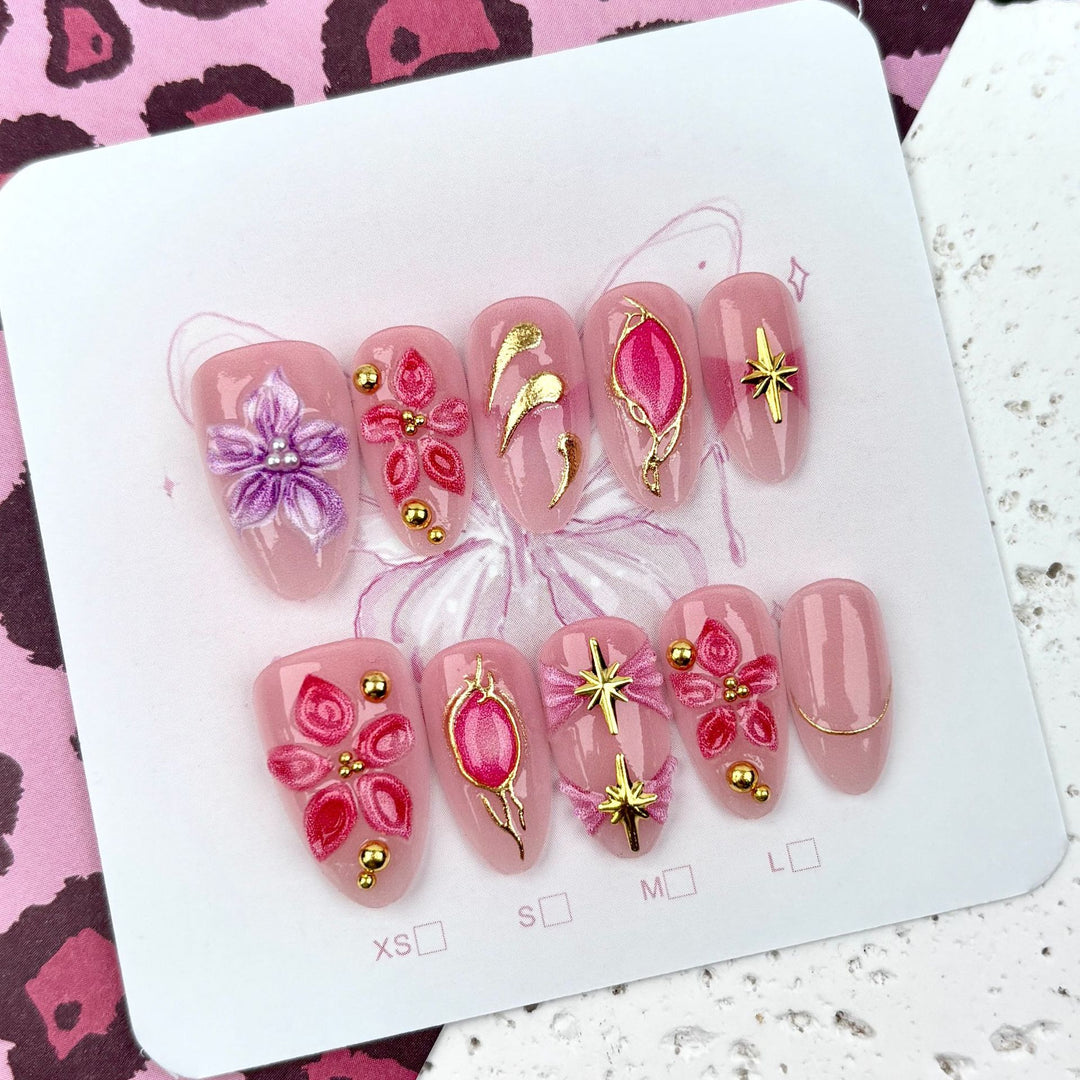 Artistic Floral-Embellished Press-On Nail Set 1790745419