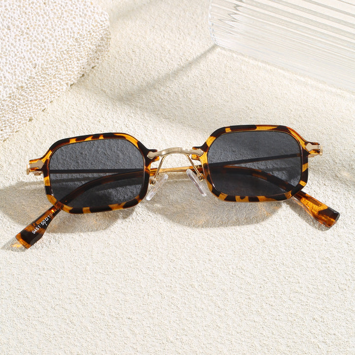 Fashionable Oversized Sunglasses in Modern Design Stornfield