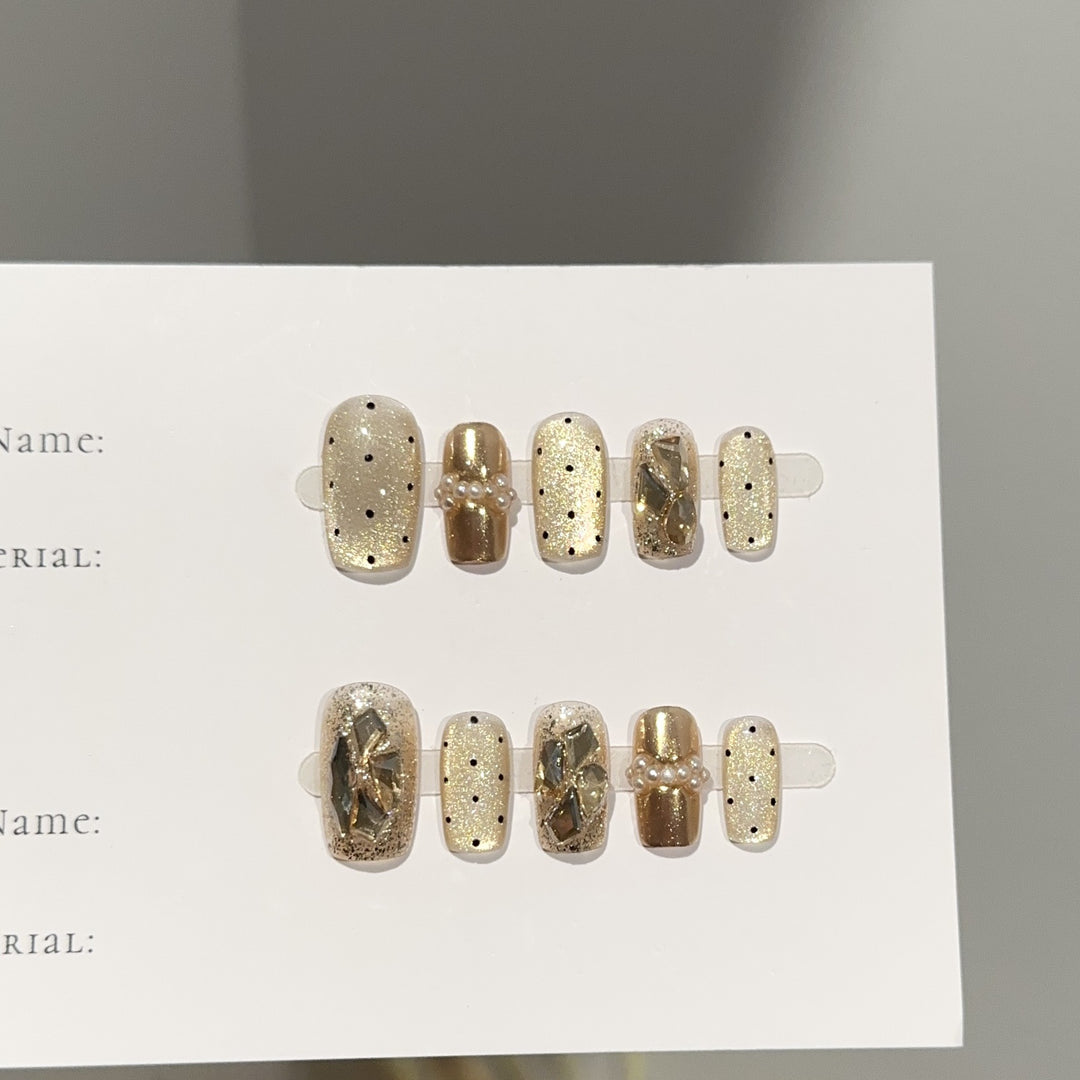 Luxurious Decorative Press-On Nail Set
