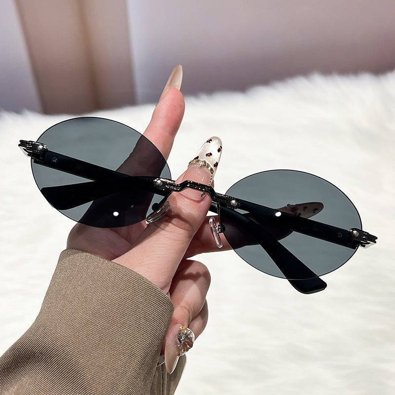 Ladies fashionable and elegant sunglasses with oval design Stornfield