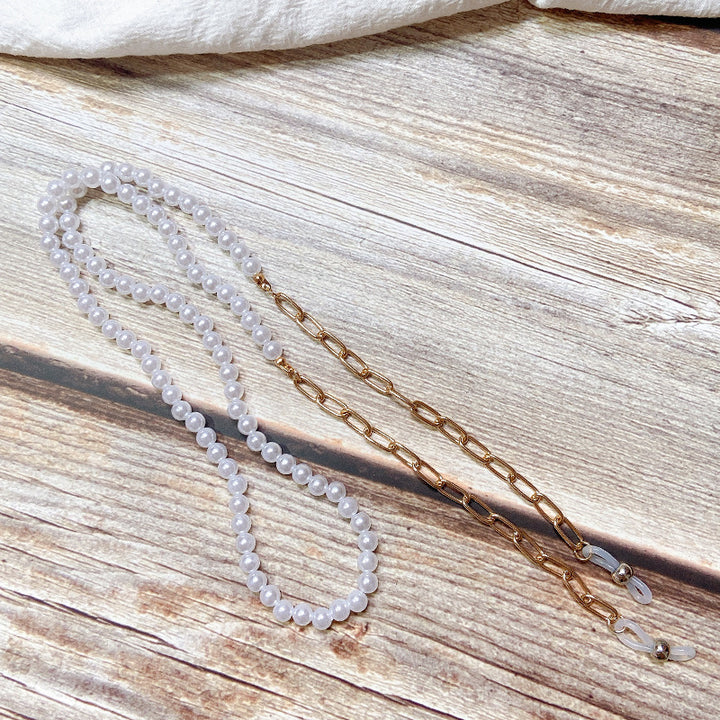 Pearl jewelry chain with golden link chain Stornfield