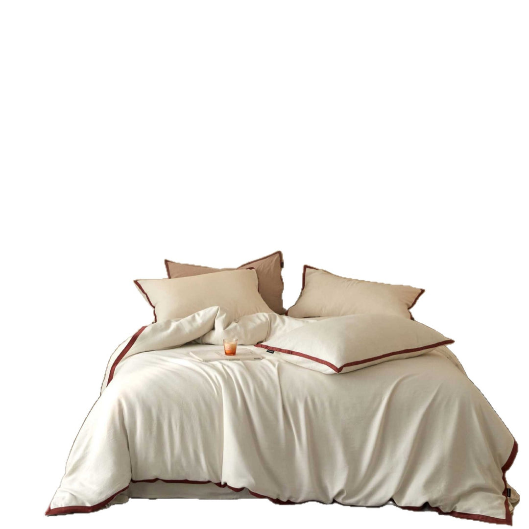 Stonewashed cotton bed linen set with contrasting piping and soft touch