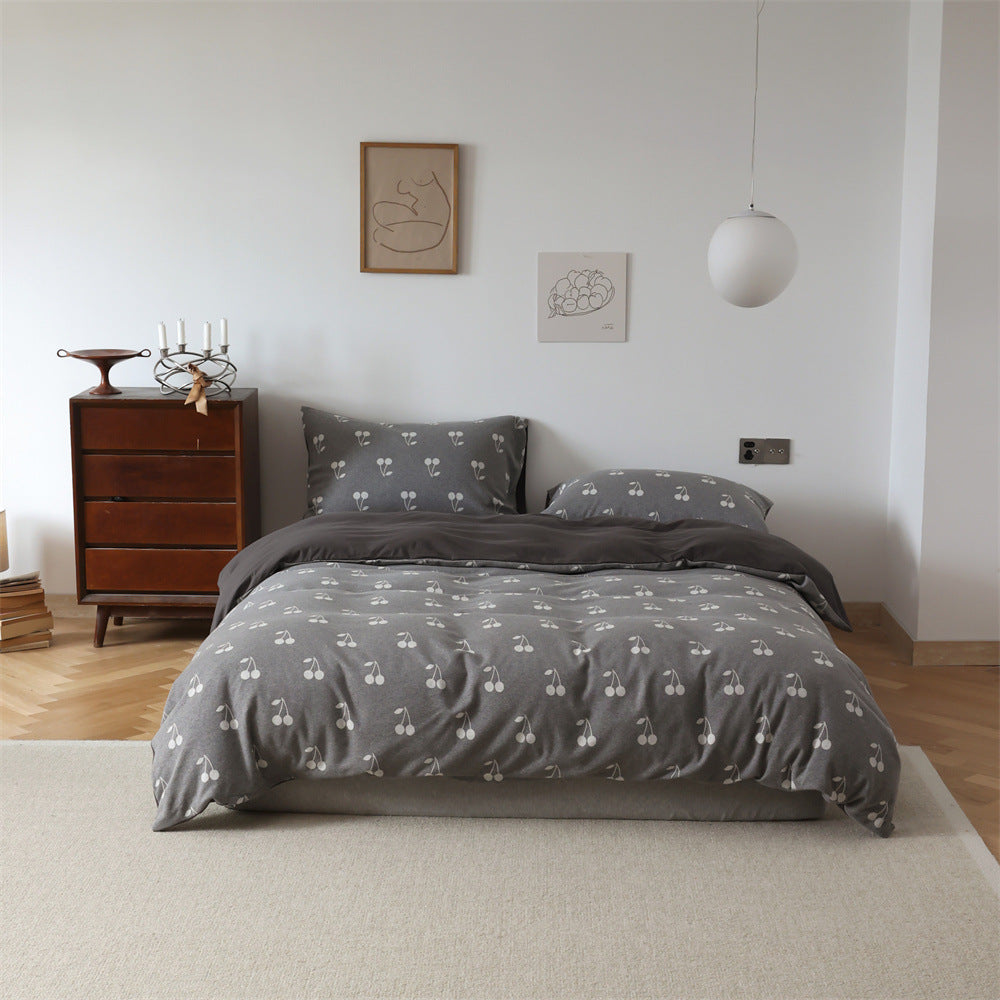 Bedding set made of cotton percale with delicate cherry motif and reversible easy care