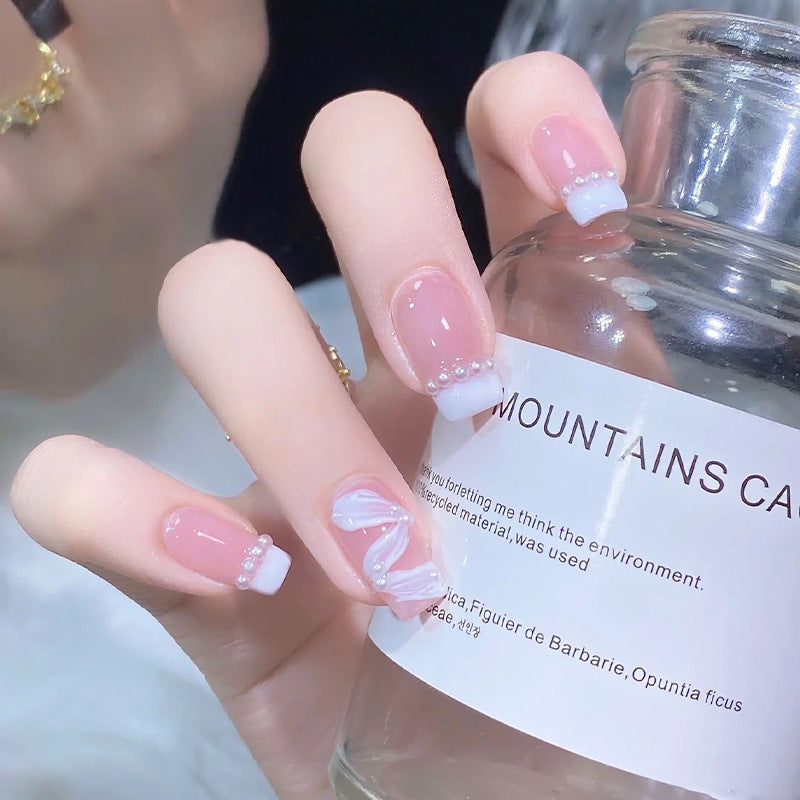 Elegant artificial nail set with stylish wave pattern and pearl accents Stornfield