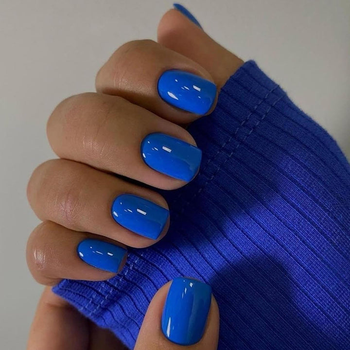 Artificial nail set with luxurious and glossy blue designs Stornfield
