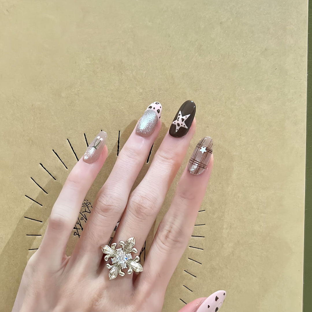 Artificial Nails in Elegant Flower Design Stornfield