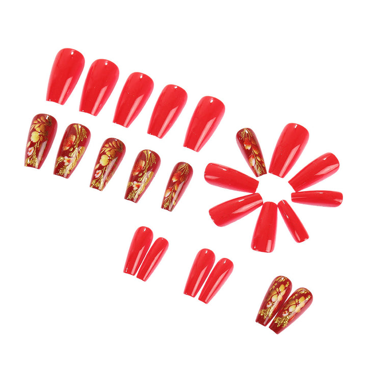 Artful nail tips in an elegant flower pattern Stornfield