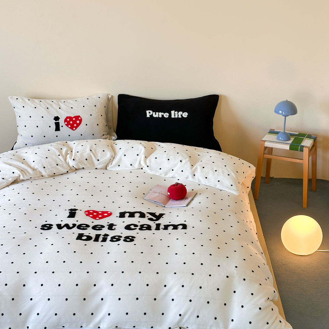 Playful bedding set made of soft cotton satin with embroidered letter appliqués